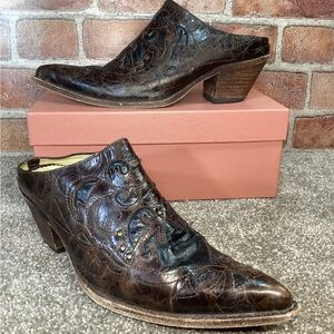 Corral Distressed womens slip on western mules size 8